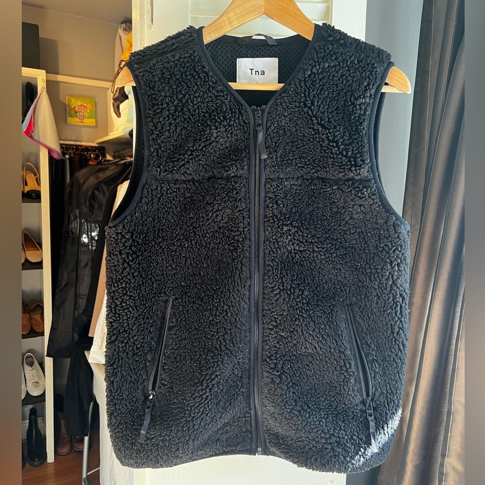 Aritzia Tna Sherpa Thermal Black Fleece Vest